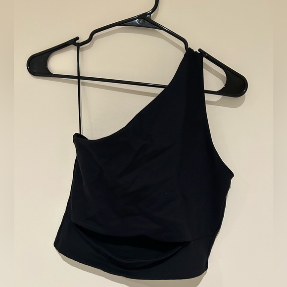 Abercrombie and Fitch Cutout Keyhole One Shoulder Top - Picture 5 of 7